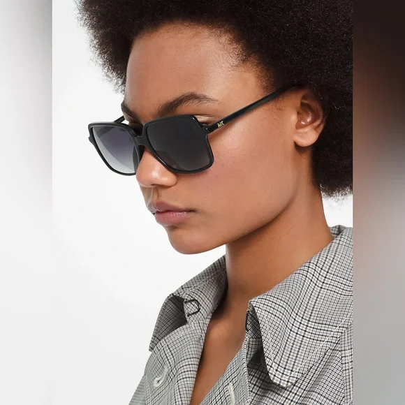 Michael
Kors Sunglasses MK2098U Isle Of Palms model. - Picture 6 of 9